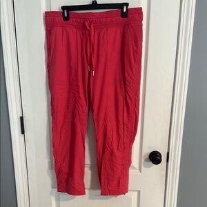 Pink dance studio mid rise cropped capri